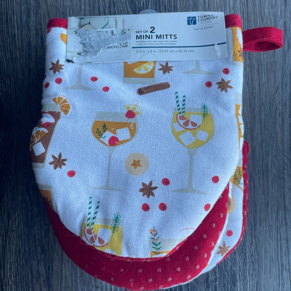 NWT Mini Oven Mitt Set 🍹